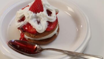 Strawberry Ice Cream Cookie