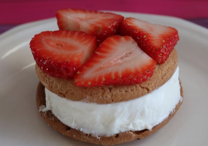 Strawberry Ice Cream Cookie